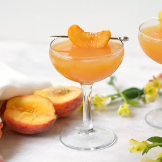 Vodka Peach Cocktail: a 4-ingredient peach tea highball